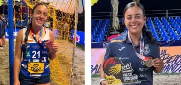 Jugadoras del CH Xàbia con sus trofeos