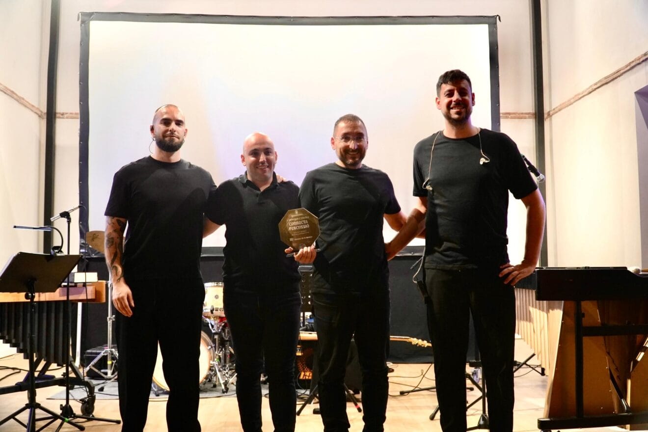 Los componentes de Connecta Percussió