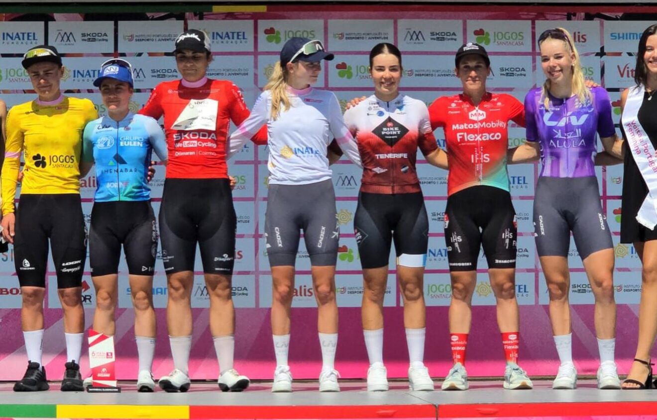 Noa Alderete con el resto de ciclistas