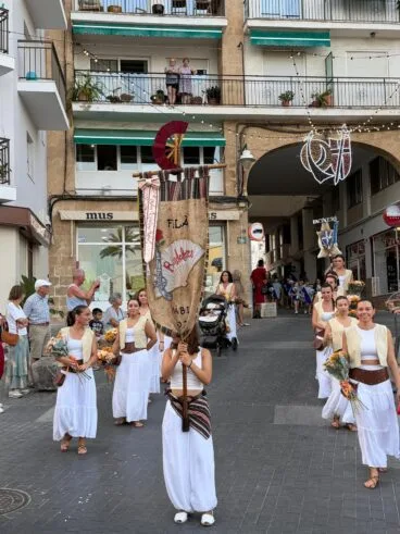 Ofrenda de les filaes de Moros i Cristians a Sant Jaume 2026 (15)