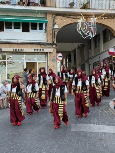Ofrenda de les filaes de Moros i Cristians a Sant Jaume 2026 (16)