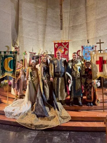 Ofrenda de les filaes de Moros i Cristians a Sant Jaume 2026 (4)