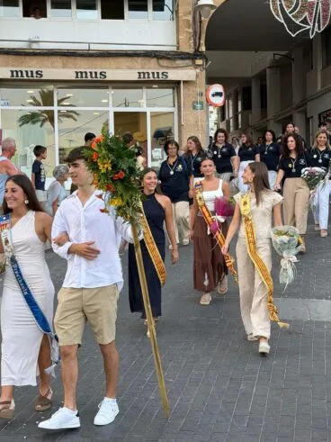 Ofrenda de les filaes de Moros i Cristians a Sant Jaume 2026 (7)