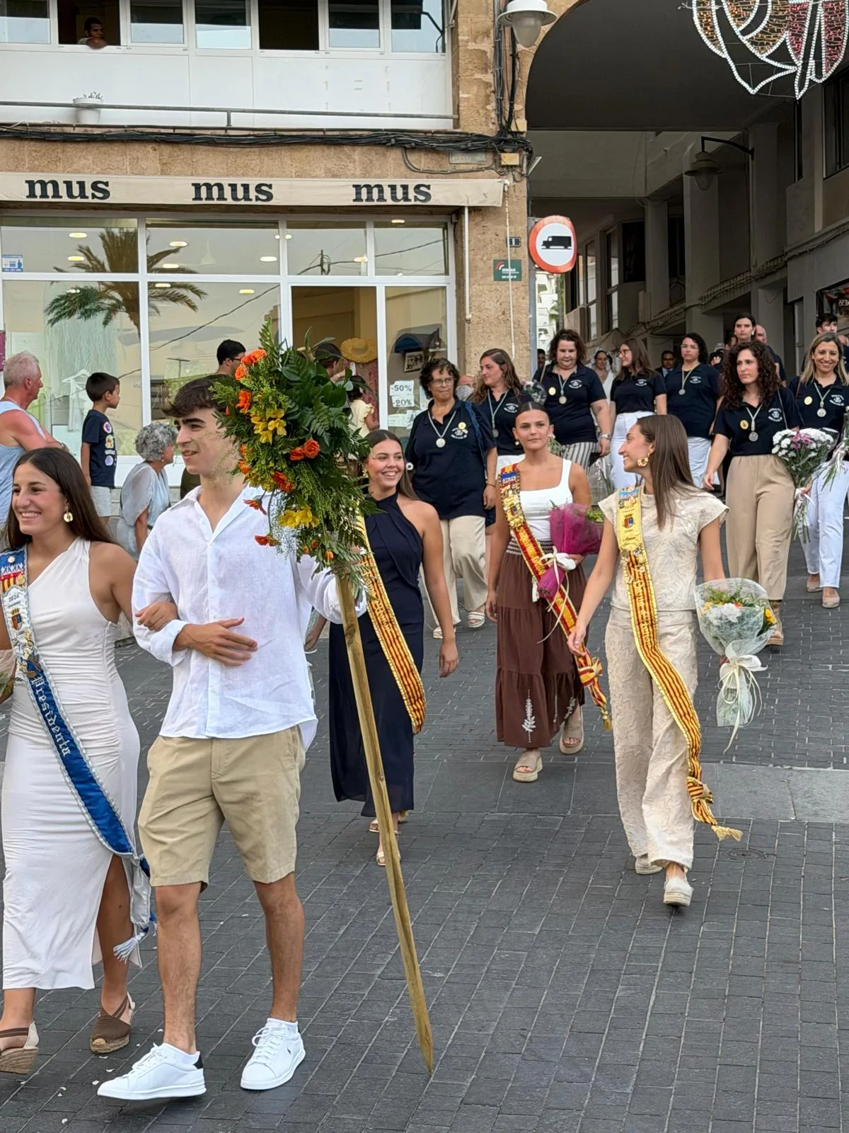 Ofrenda de les filaes de Moros i Cristians a Sant Jaume 2026 (7)