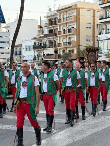 Ofrenda de les filaes de Moros i Cristians a Sant Jaume 2026 (8)