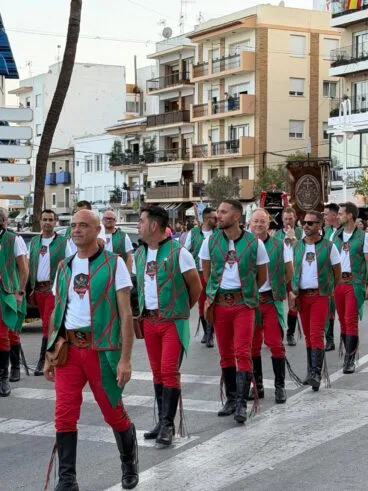 Ofrenda de les filaes de Moros i Cristians a Sant Jaume 2026 (8)