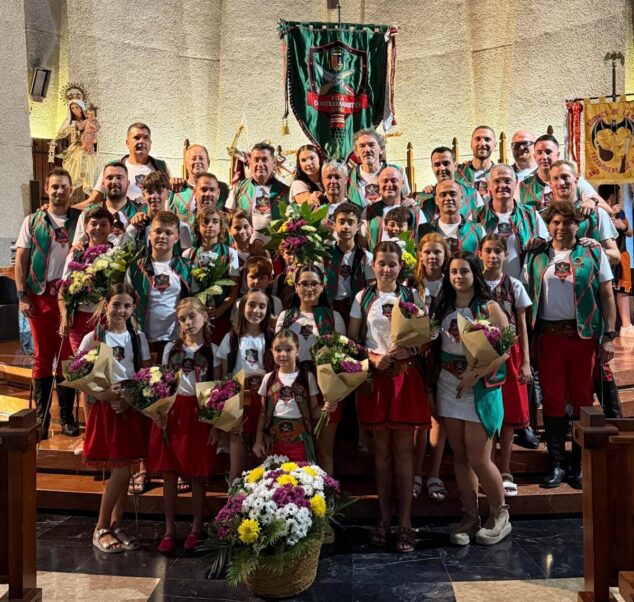 Imagen: Filà Contrabandistes de Xàbia en la Ofrenda de les filaes de Moros i Cristians a Sant Jaume 2026