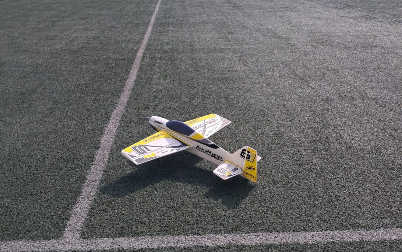 Otro de los aviones en el campo de fútbol de Xabia