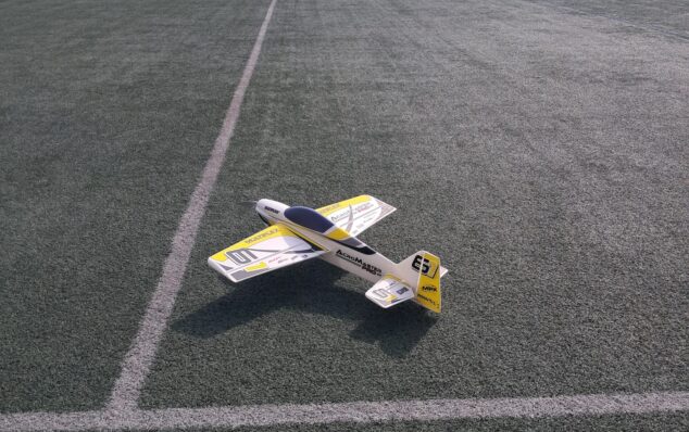Imagen: Otro de los aviones en el campo de fútbol de Xabia