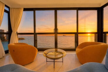 PANORAMA LEVANTE · THE MEDITERRANEAN AT YOUR FEET IN BENIDORM  BEACHFRONT SANDY SHORELINE www.costa-houses.com