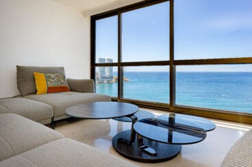 PANORAMA LEVANTE · THE MEDITERRANEAN AT YOUR FEET IN BENIDORM  BEACHFRONT SANDY SHORELINE www.costa-houses.com3