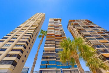 PANORAMA LEVANTE · THE MEDITERRANEAN AT YOUR FEET IN BENIDORM  BEACHFRONT SANDY SHORELINE www.costa-houses.com4