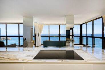 PANORAMA LEVANTE · THE MEDITERRANEAN AT YOUR FEET IN BENIDORM  BEACHFRONT SANDY SHORELINE www.costa-houses.com6