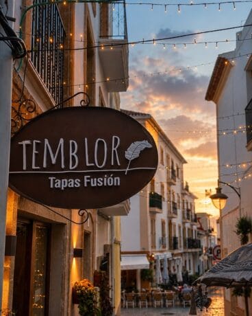 Pasear por la emblemática Calle Mayor es recorrer siglos de historia viva