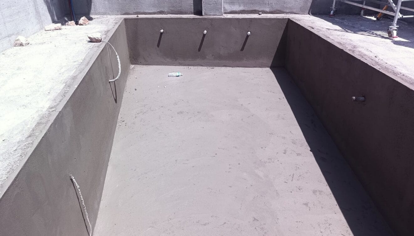Piscina de obra nueva construida con gunitado en Alicante
