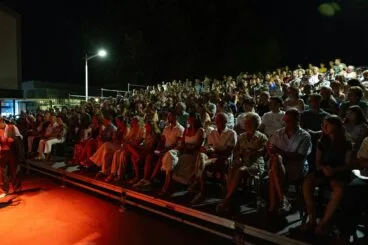 Püblico en el Ajedrez Viviente de Xàbia 2026