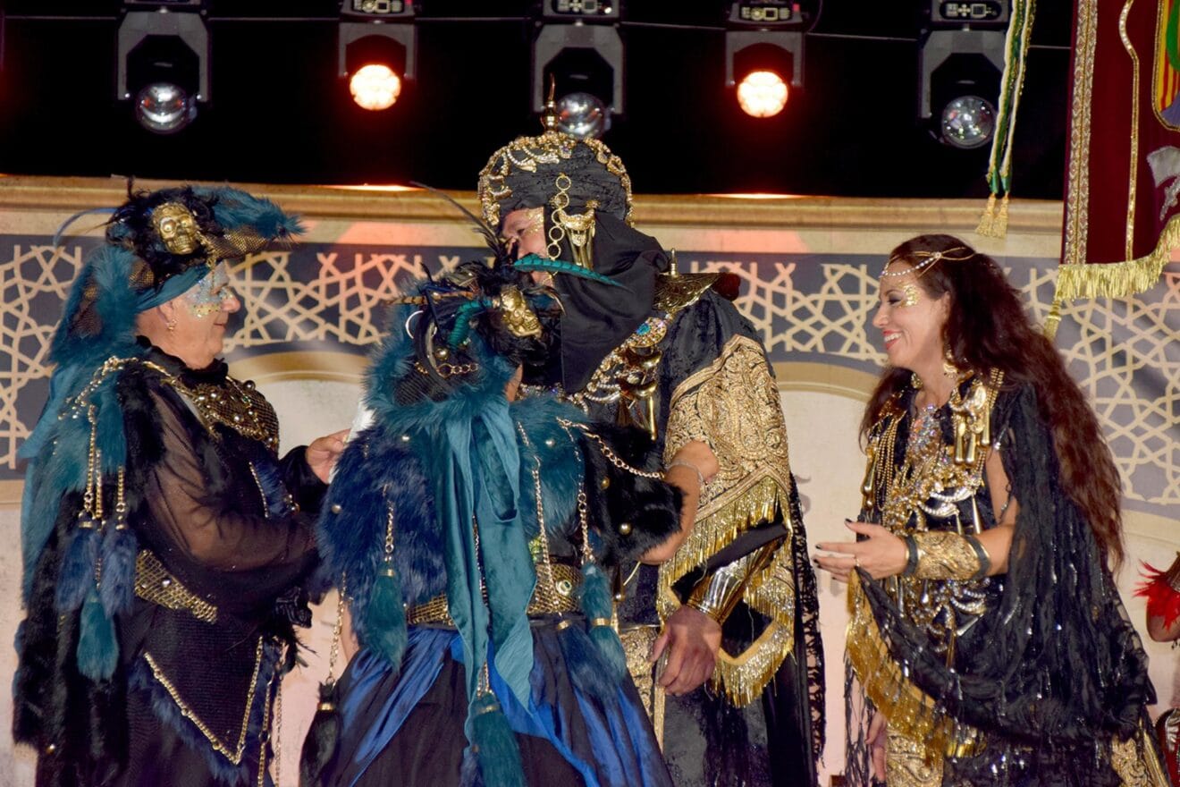 Relevo de Capitanía en la presentación de Moros i Cristians de Xàbia