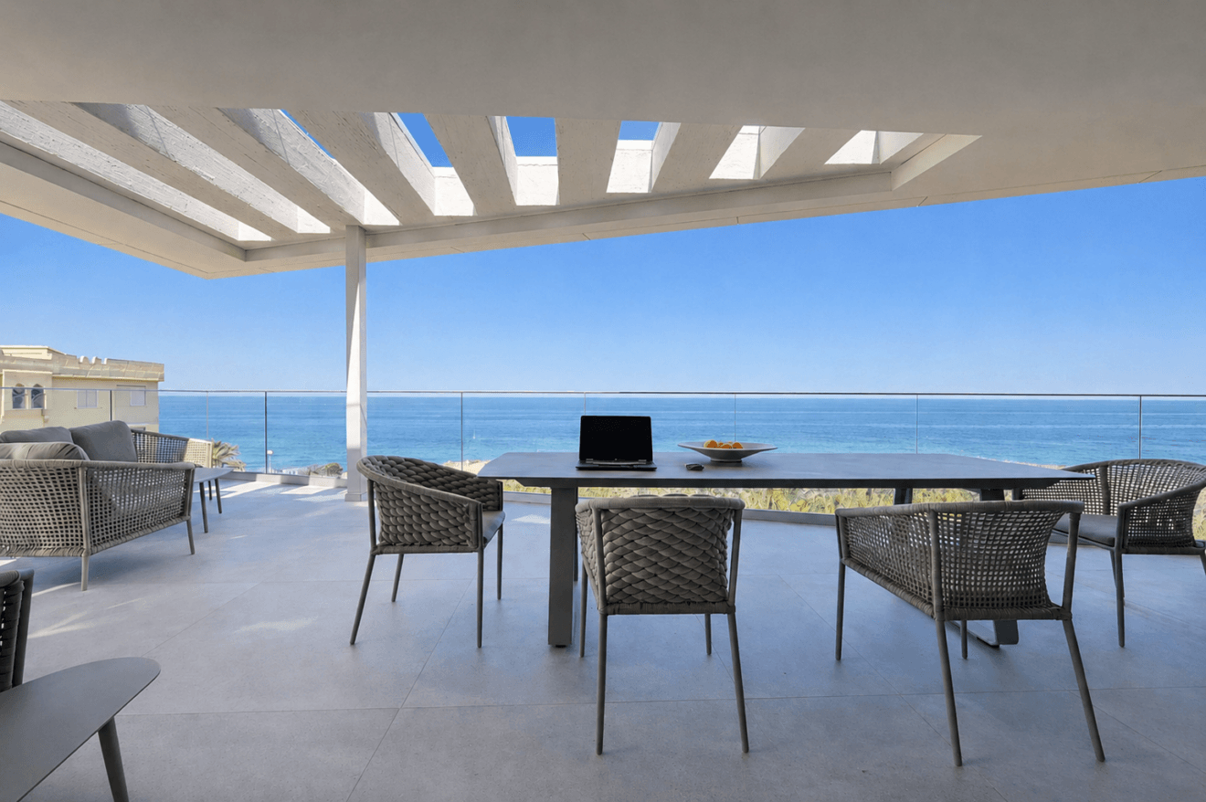 SEAFRONT PENTHOUSE ON THE FIRST LINE OF A SANDY BEACH IN DENIA www.costa-houses.com3