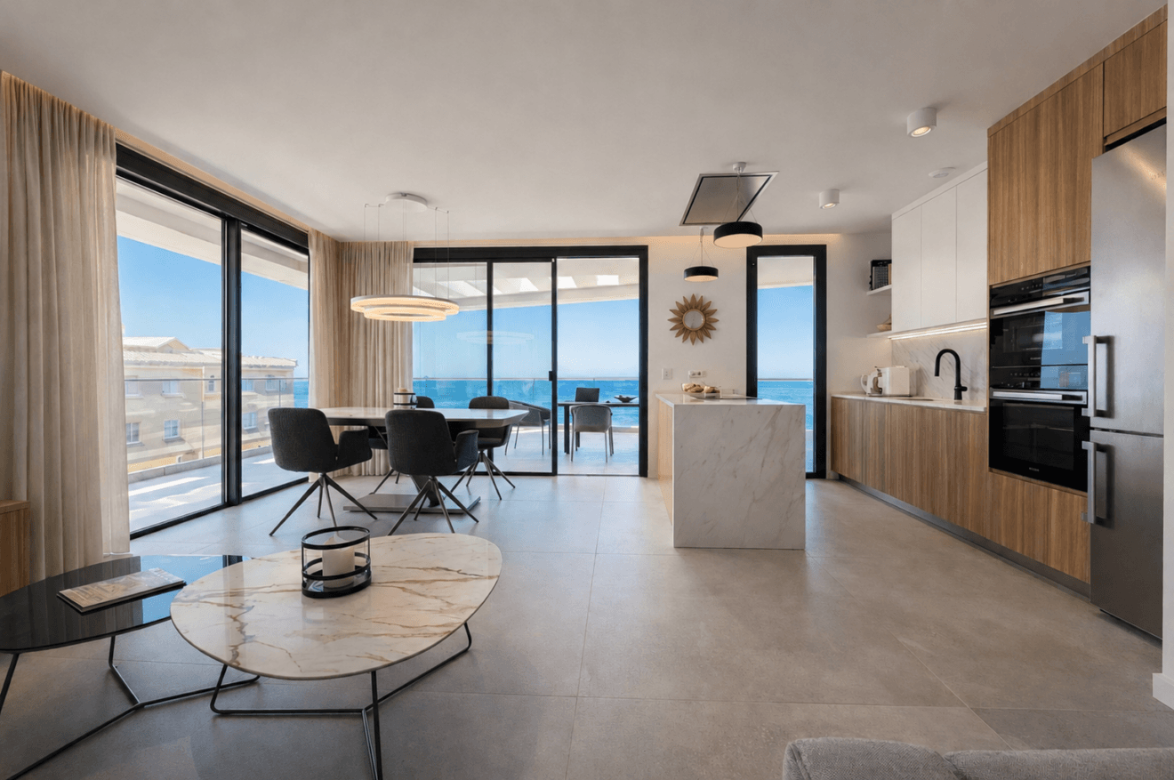 SEAFRONT PENTHOUSE ON THE FIRST LINE OF A SANDY BEACH IN DENIA www.costa-houses.com4