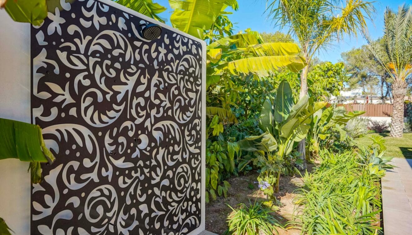 Un entorno exterior diseñado para la relajación al aire libre