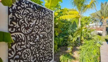 Un entorno exterior diseñado para la relajación al aire libre