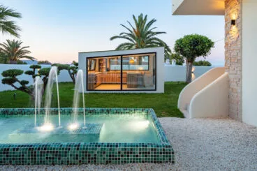 VILLA NADALETA · LUZ, MAR Y CALMA MEDITERRANEA EN JAVEA www.costa-houses.com fuente