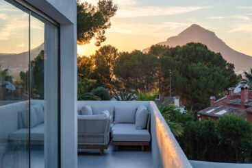 VILLA NADALETA · LUZ, MAR Y CALMA MEDITERRANEA EN JAVEA www.costa-houses.com terraza