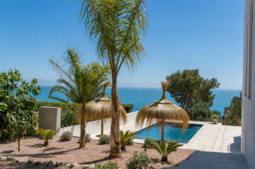 VILLA SILENZIA · LUZ, MAR Y ENERGIA PROPIA EN JAVEA ALICANTE www.costa-houses.com