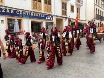 Visita al Centro Histórico y Ofrenda a Sant Jaume (26)