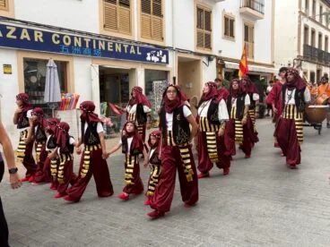 Visita al Centro Histórico y Ofrenda a Sant Jaume (26)