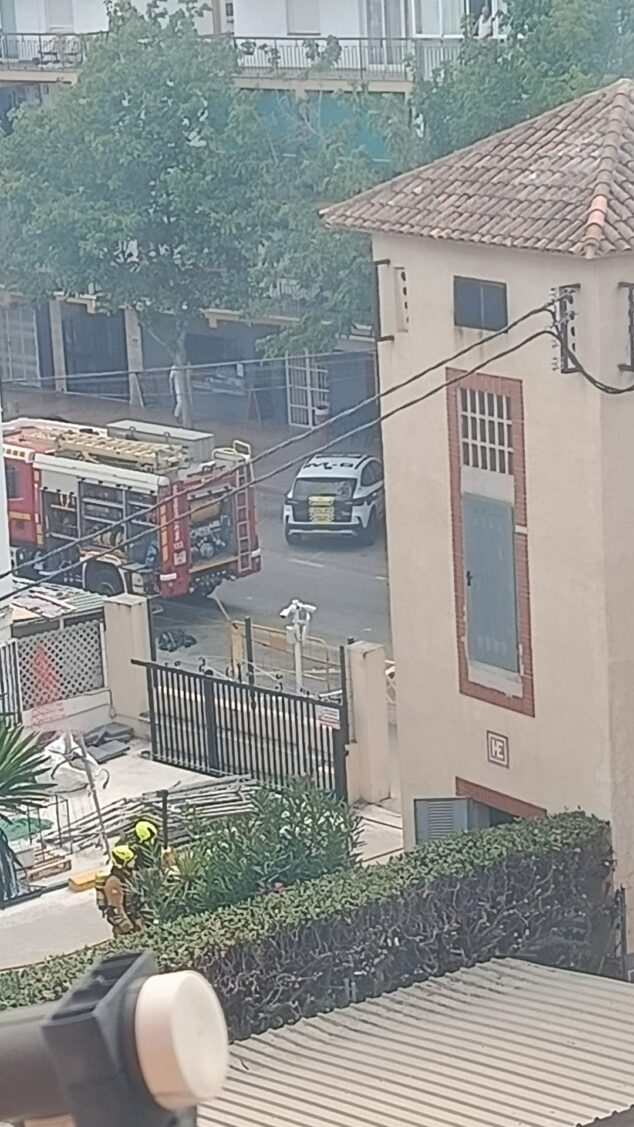 Imagen: Bomberos realizando las labores de extinción