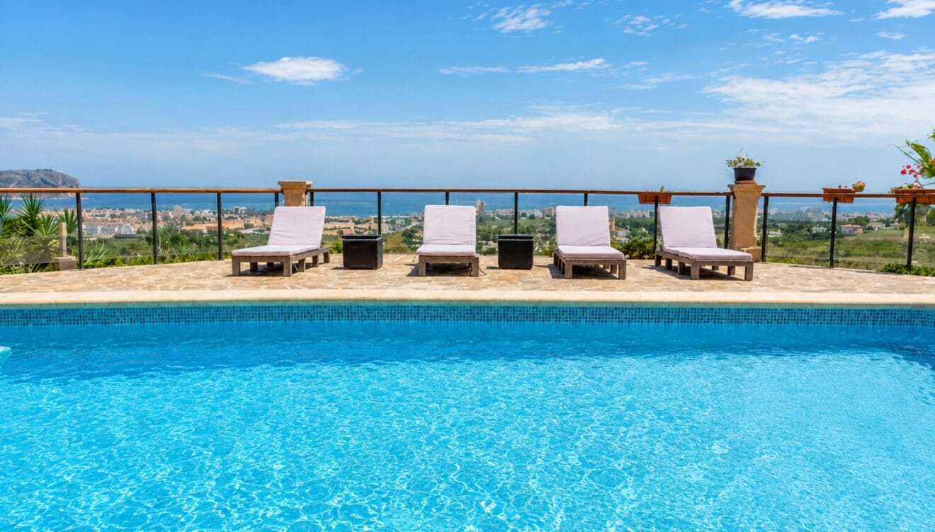 Agosto concentra la imagen más conocida de Xàbia