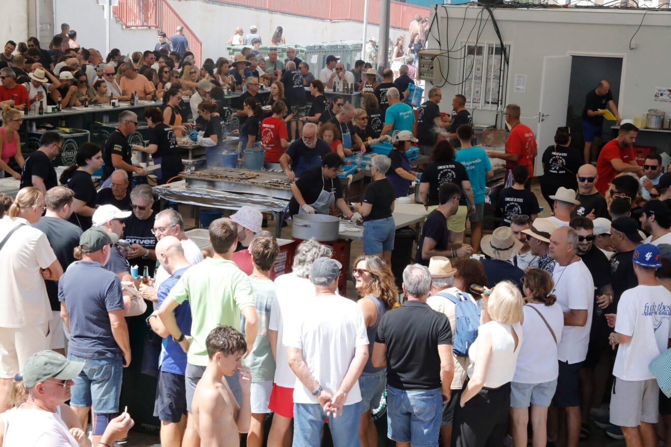 Ambiente en la primera sesión de Bous a la Mar 2026 y el baret (1)