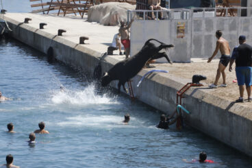 Ambiente en la primera sesión de Bous a la Mar 2026 y el baret (18)