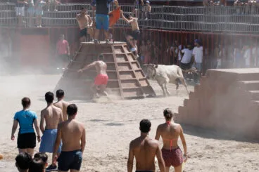 Ambiente en la primera sesión de Bous a la Mar 2026 y el baret (23)