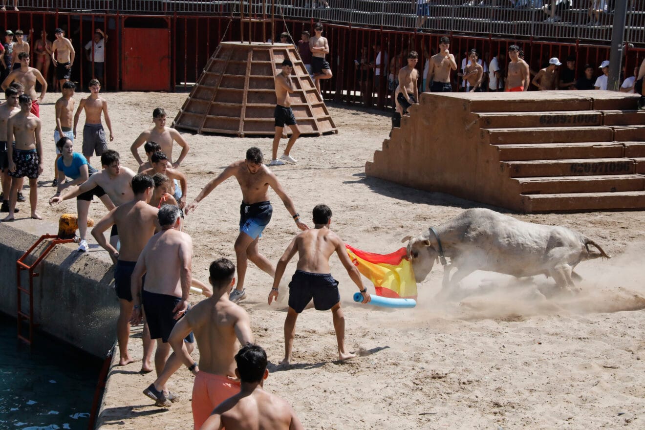 Ambiente en la primera sesión de Bous a la Mar 2026 y el baret (27)