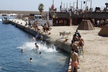 Ambiente en la primera sesión de Bous a la Mar 2026 y el baret (28)