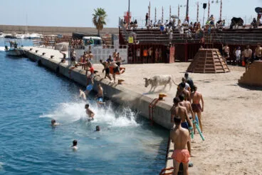 Ambiente en la primera sesión de Bous a la Mar 2026 y el baret (28)