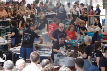 Ambiente en la primera sesión de Bous a la Mar 2026 y el baret (3)
