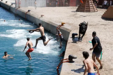 Ambiente en la primera sesión de Bous a la Mar 2026 y el baret (34)