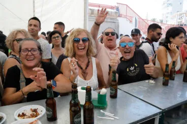 Ambiente en la primera sesión de Bous a la Mar 2026 y el baret (50)