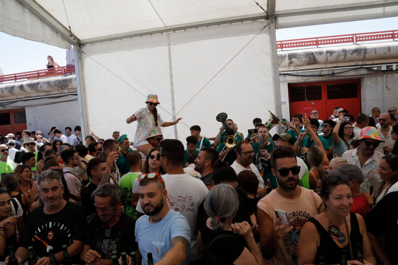 Ambiente en la primera sesión de Bous a la Mar 2026 y el baret (53)
