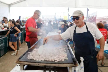 Ambiente en la primera sesión de Bous a la Mar 2026 y el baret (57)