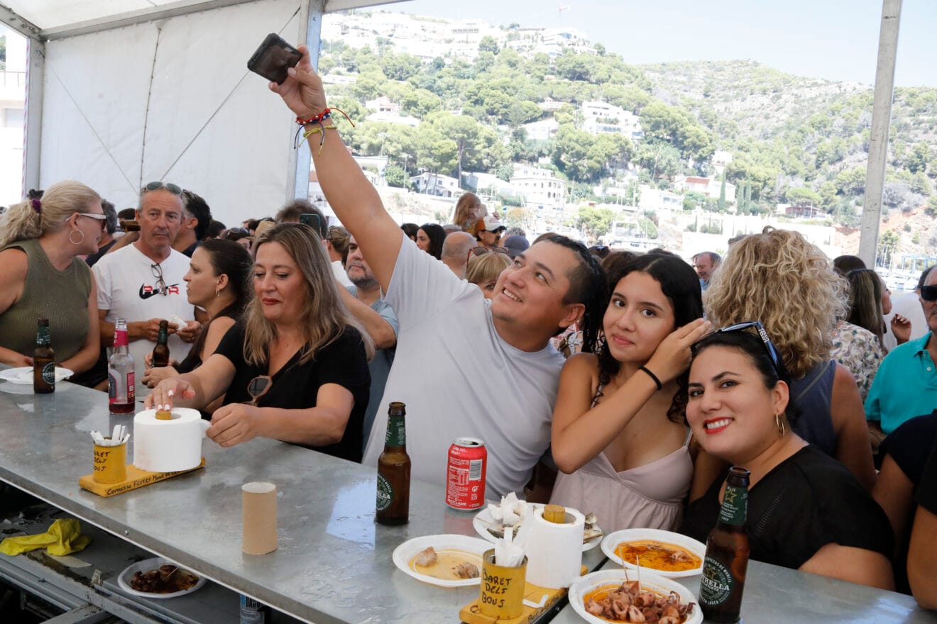 Ambiente en la primera sesión de Bous a la Mar 2026 y el baret (59)