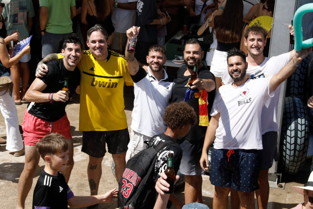 Ambiente en la primera sesión de Bous a la Mar 2026 y el baret (7)
