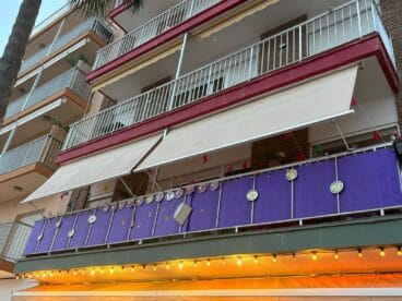 Balcón engalanado