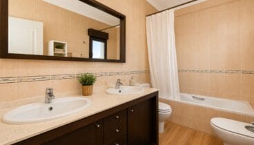 Baño moderno equipado