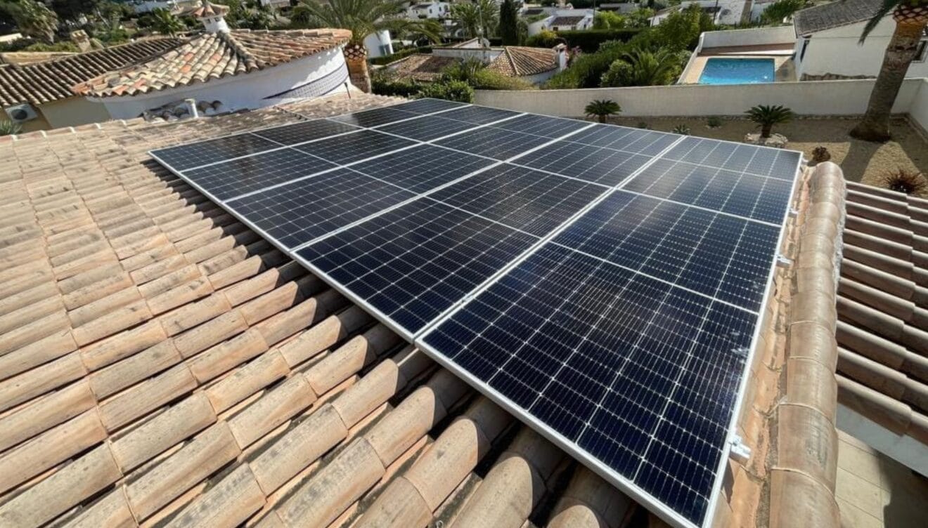 Calcula cuánto podrías ahorrar instalando placas solares