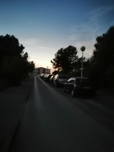 Calle vacía en el centro histórico de Xàbia
