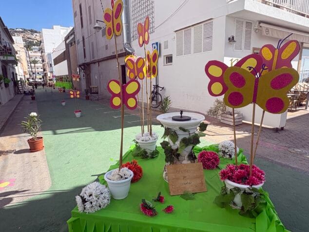 Imagen: Calle Triana engalanada y premiada con el segundo premio